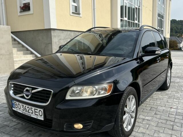 Черный Вольво В50, объемом двигателя 1.6 л и пробегом 307 тыс. км за 6200 $, фото 1 на Automoto.ua