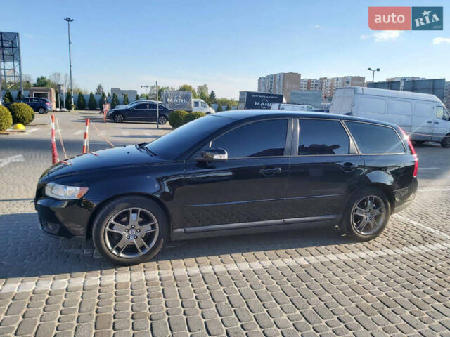 Черный Вольво В50, объемом двигателя 1.6 л и пробегом 333 тыс. км за 6700 $, фото 1 на Automoto.ua