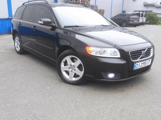 Вольво В50 2008 в Киеве на Automoto.ua Черный Вольво В50, объемом двигателя 2 л и пробегом 240 тыс. км за 8300 $, фото 1 на Automoto.ua