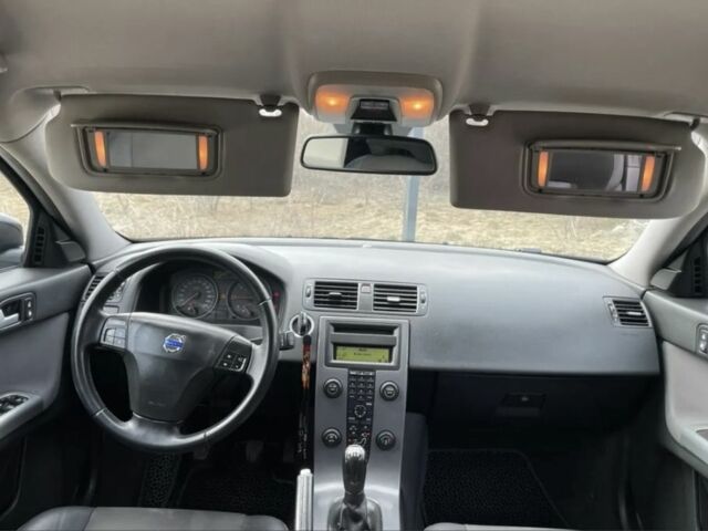 Черный Вольво В50, объемом двигателя 1.6 л и пробегом 280 тыс. км за 5350 $, фото 1 на Automoto.ua