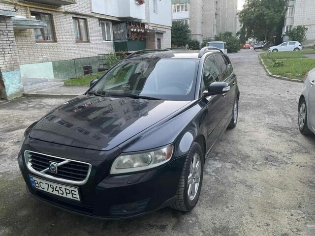 Черный Вольво В50, объемом двигателя 1.6 л и пробегом 250 тыс. км за 6600 $, фото 1 на Automoto.ua