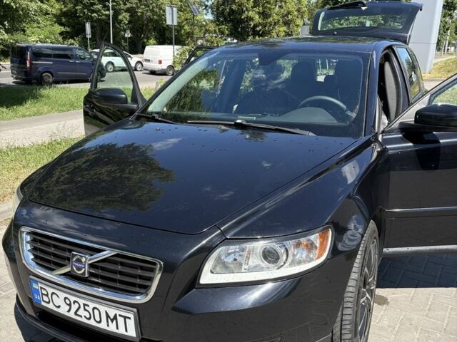 Черный Вольво В50, объемом двигателя 1.6 л и пробегом 256 тыс. км за 6800 $, фото 1 на Automoto.ua