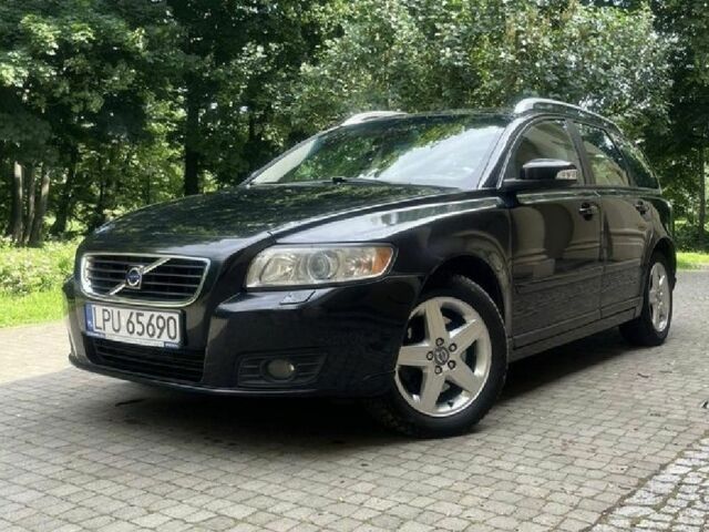 Черный Вольво В50, объемом двигателя 2 л и пробегом 230 тыс. км за 2349 $, фото 1 на Automoto.ua