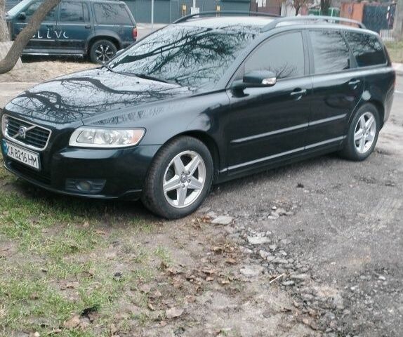 Чорний Вольво V50, об'ємом двигуна 1.6 л та пробігом 250 тис. км за 7200 $, фото 1 на Automoto.ua