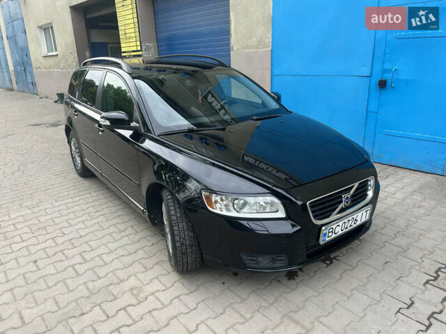 Черный Вольво В50, объемом двигателя 1.6 л и пробегом 279 тыс. км за 5700 $, фото 1 на Automoto.ua
