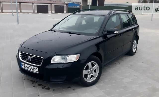 Черный Вольво В50, объемом двигателя 1.8 л и пробегом 207 тыс. км за 6400 $, фото 1 на Automoto.ua