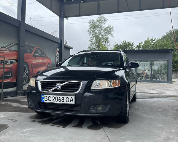 Черный Вольво В50, объемом двигателя 1.6 л и пробегом 308 тыс. км за 5500 $, фото 1 на Automoto.ua