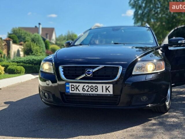 Чорний Вольво V50, об'ємом двигуна 1.56 л та пробігом 267 тис. км за 6650 $, фото 1 на Automoto.ua