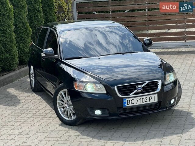 Черный Вольво В50, объемом двигателя 1.6 л и пробегом 290 тыс. км за 6500 $, фото 1 на Automoto.ua