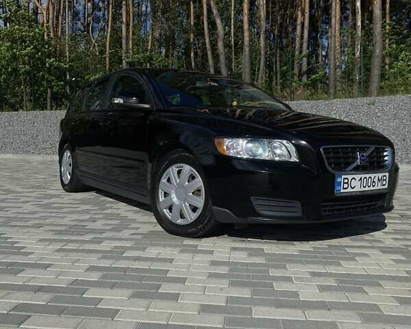 Черный Вольво В50, объемом двигателя 1.6 л и пробегом 234 тыс. км за 6000 $, фото 1 на Automoto.ua