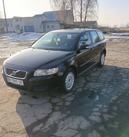 Черный Вольво В50, объемом двигателя 1.6 л и пробегом 285 тыс. км за 6000 $, фото 1 на Automoto.ua