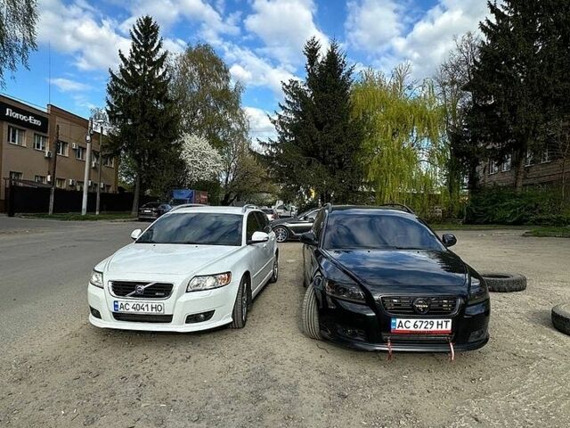 Черный Вольво В50, объемом двигателя 1.6 л и пробегом 301 тыс. км за 7200 $, фото 1 на Automoto.ua