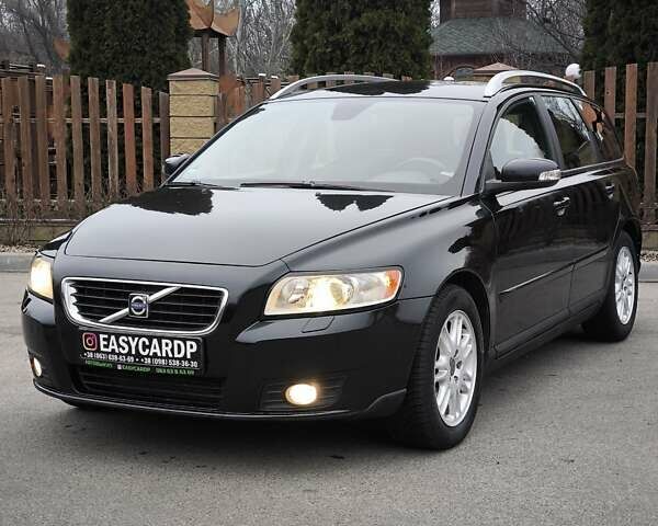 Черный Вольво В50, объемом двигателя 1.56 л и пробегом 190 тыс. км за 5550 $, фото 1 на Automoto.ua