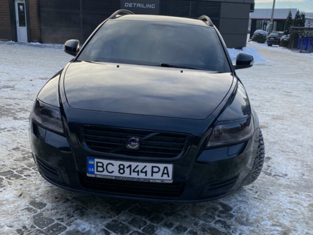 Черный Вольво В50, объемом двигателя 1.6 л и пробегом 256 тыс. км за 7000 $, фото 1 на Automoto.ua