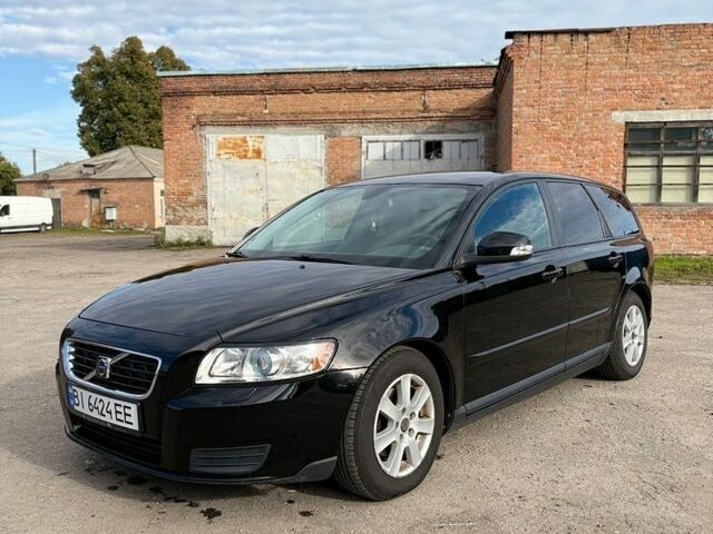 Черный Вольво В50, объемом двигателя 1.6 л и пробегом 251 тыс. км за 6100 $, фото 1 на Automoto.ua
