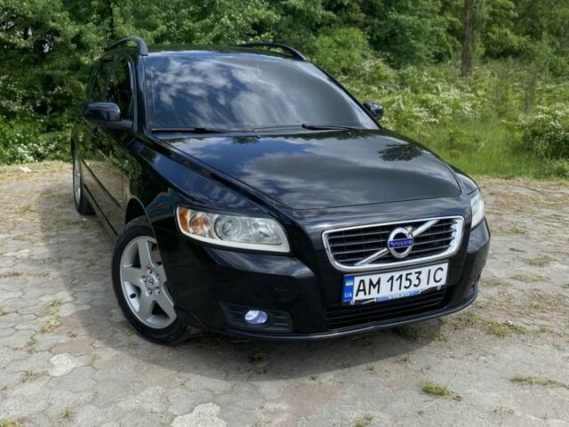 Черный Вольво В50, объемом двигателя 1.6 л и пробегом 258 тыс. км за 6750 $, фото 1 на Automoto.ua