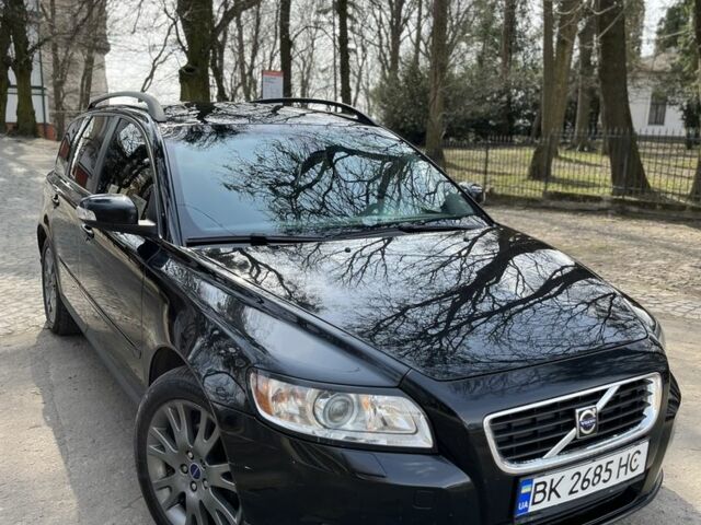 Чорний Вольво V50, об'ємом двигуна 1.6 л та пробігом 300 тис. км за 6399 $, фото 1 на Automoto.ua
