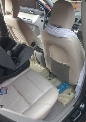 Черный Вольво В50, объемом двигателя 1.6 л и пробегом 372 тыс. км за 5500 $, фото 1 на Automoto.ua