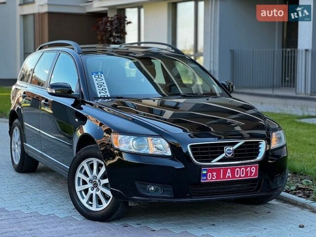 Черный Вольво В50, объемом двигателя 1.6 л и пробегом 252 тыс. км за 5999 $, фото 1 на Automoto.ua