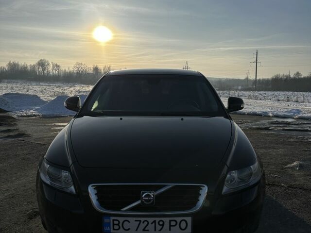 Чорний Вольво V50, об'ємом двигуна 1.6 л та пробігом 257 тис. км за 8300 $, фото 1 на Automoto.ua