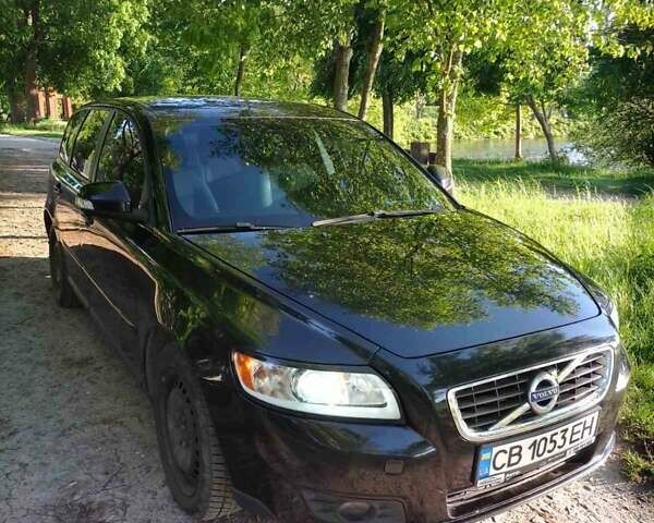 Черный Вольво В50, объемом двигателя 1.6 л и пробегом 350 тыс. км за 7000 $, фото 1 на Automoto.ua