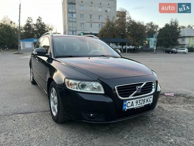 Черный Вольво В50, объемом двигателя 1.6 л и пробегом 192 тыс. км за 7000 $, фото 1 на Automoto.ua