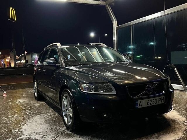 Чорний Вольво V50, об'ємом двигуна 1.6 л та пробігом 245 тис. км за 7000 $, фото 1 на Automoto.ua