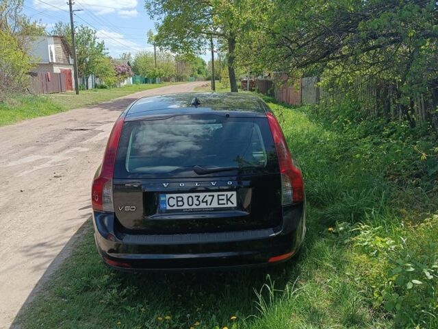 Черный Вольво В50, объемом двигателя 2 л и пробегом 330 тыс. км за 8000 $, фото 1 на Automoto.ua