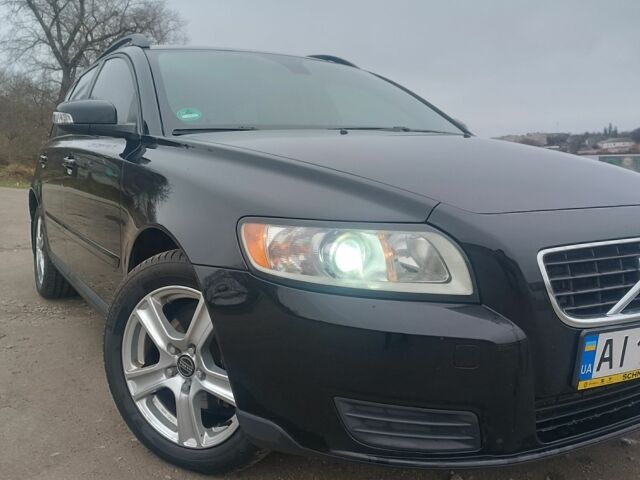 Черный Вольво В50, объемом двигателя 1.6 л и пробегом 210 тыс. км за 7500 $, фото 1 на Automoto.ua