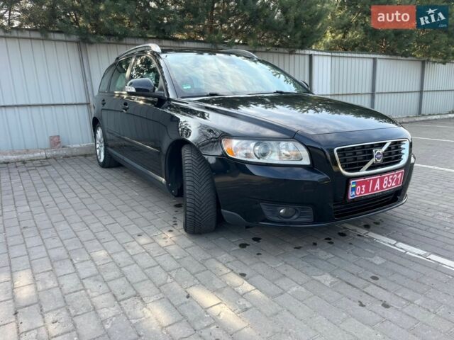 Черный Вольво В50, объемом двигателя 1.6 л и пробегом 240 тыс. км за 6950 $, фото 1 на Automoto.ua