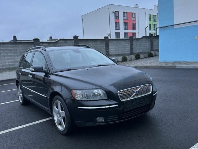Черный Вольво В50, объемом двигателя 2 л и пробегом 301 тыс. км за 3100 $, фото 1 на Automoto.ua