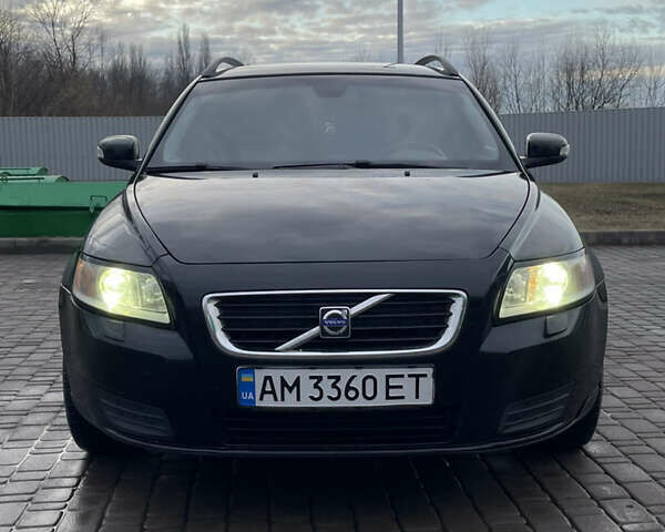 Черный Вольво В50, объемом двигателя 1.6 л и пробегом 220 тыс. км за 6599 $, фото 1 на Automoto.ua