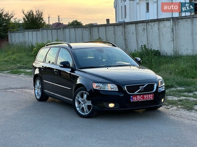 Черный Вольво В50, объемом двигателя 1.6 л и пробегом 272 тыс. км за 6800 $, фото 1 на Automoto.ua