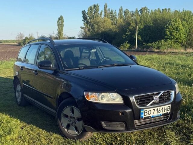 Черный Вольво В50, объемом двигателя 1.6 л и пробегом 280 тыс. км за 4850 $, фото 1 на Automoto.ua