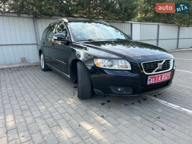 Черный Вольво В50, объемом двигателя 1.6 л и пробегом 240 тыс. км за 7300 $, фото 1 на Automoto.ua
