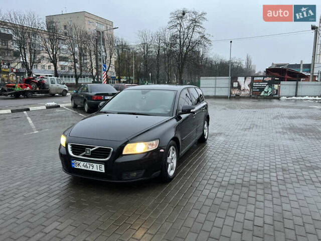 Черный Вольво В50, объемом двигателя 2 л и пробегом 325 тыс. км за 5800 $, фото 1 на Automoto.ua