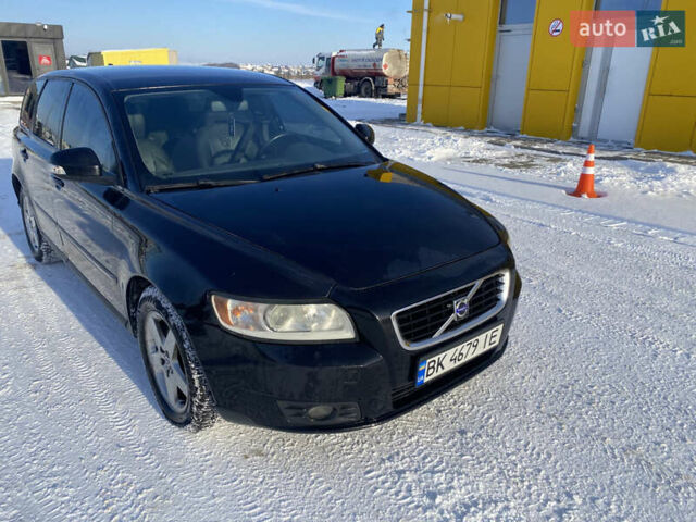 Чорний Вольво V50, об'ємом двигуна 2 л та пробігом 300 тис. км за 4950 $, фото 1 на Automoto.ua