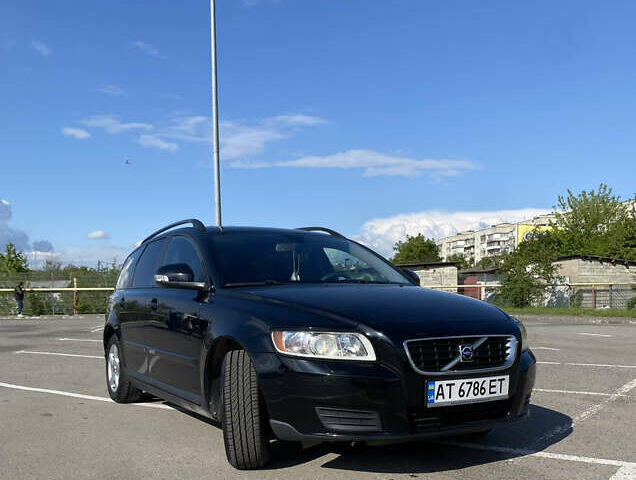 Чорний Вольво V50, об'ємом двигуна 1.56 л та пробігом 235 тис. км за 6900 $, фото 1 на Automoto.ua