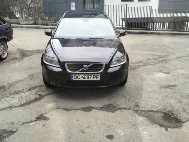 Черный Вольво В50, объемом двигателя 1.6 л и пробегом 269 тыс. км за 6000 $, фото 1 на Automoto.ua