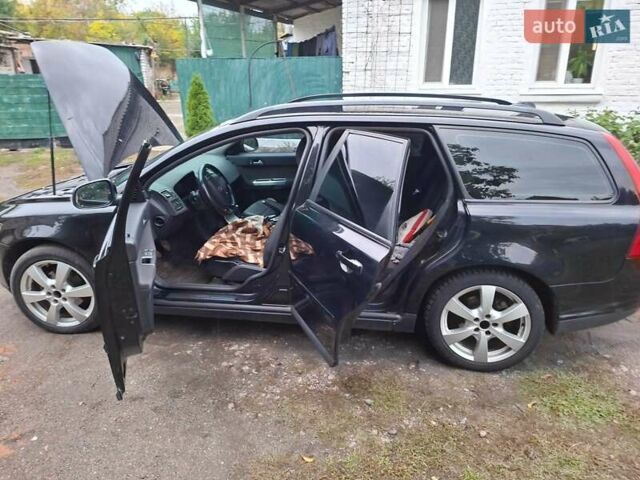 Черный Вольво В50, объемом двигателя 1.6 л и пробегом 265 тыс. км за 7800 $, фото 1 на Automoto.ua
