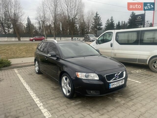 Черный Вольво В50, объемом двигателя 1.6 л и пробегом 273 тыс. км за 8000 $, фото 1 на Automoto.ua