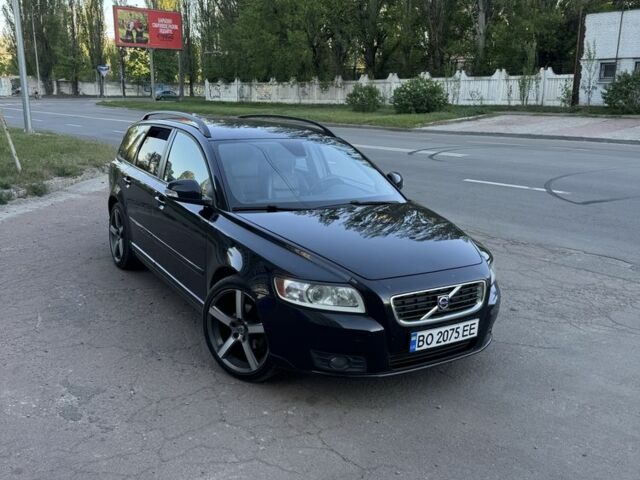 Черный Вольво В50, объемом двигателя 1.6 л и пробегом 230 тыс. км за 6200 $, фото 1 на Automoto.ua