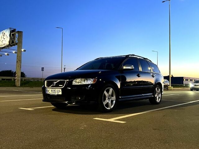 Чорний Вольво V50, об'ємом двигуна 2 л та пробігом 316 тис. км за 7900 $, фото 1 на Automoto.ua