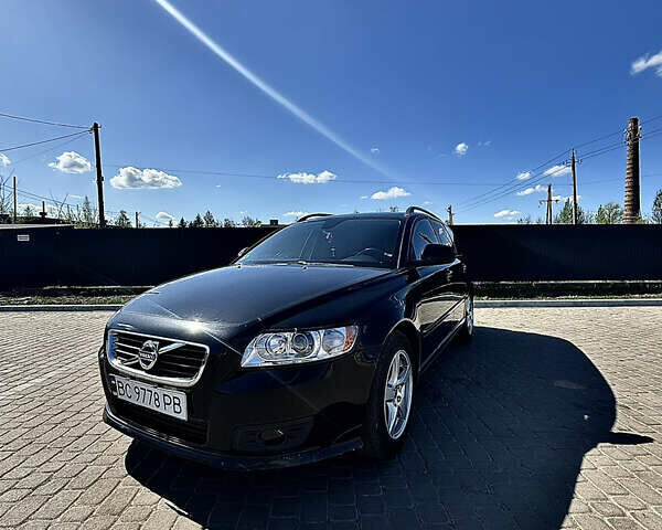 Черный Вольво В50, объемом двигателя 1.6 л и пробегом 263 тыс. км за 8100 $, фото 1 на Automoto.ua