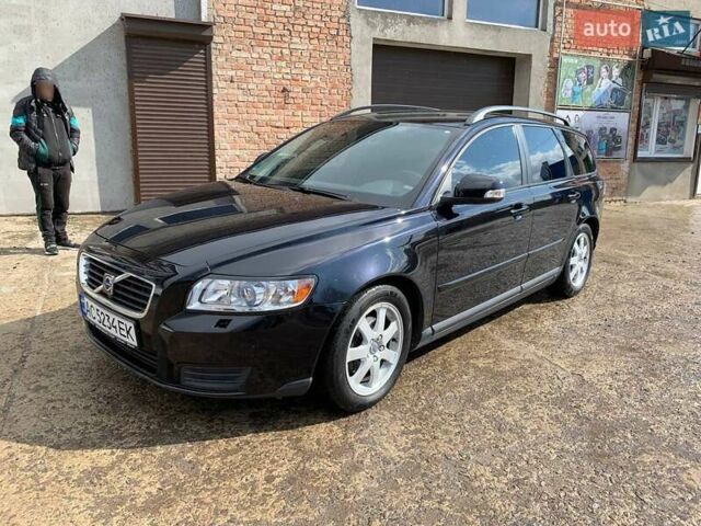 Черный Вольво В50, объемом двигателя 1.6 л и пробегом 262 тыс. км за 7300 $, фото 1 на Automoto.ua