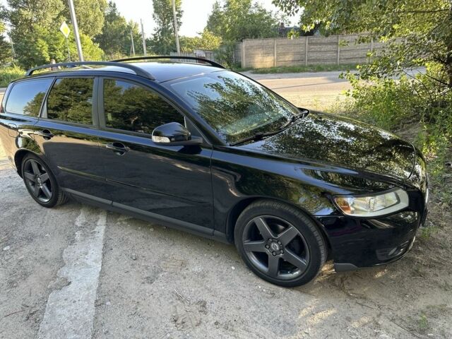 Черный Вольво В50, объемом двигателя 1.6 л и пробегом 220 тыс. км за 7200 $, фото 1 на Automoto.ua