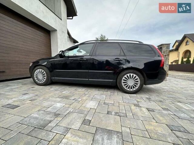 Черный Вольво В50, объемом двигателя 1.6 л и пробегом 218 тыс. км за 7150 $, фото 1 на Automoto.ua