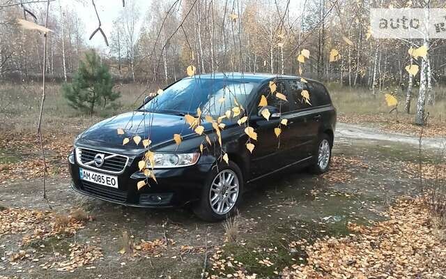 Черный Вольво В50, объемом двигателя 1.6 л и пробегом 230 тыс. км за 7300 $, фото 1 на Automoto.ua