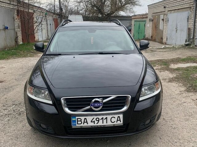 Черный Вольво В50, объемом двигателя 1.56 л и пробегом 230 тыс. км за 7400 $, фото 1 на Automoto.ua