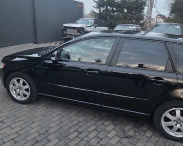 Черный Вольво В50, объемом двигателя 1.6 л и пробегом 263 тыс. км за 7700 $, фото 1 на Automoto.ua